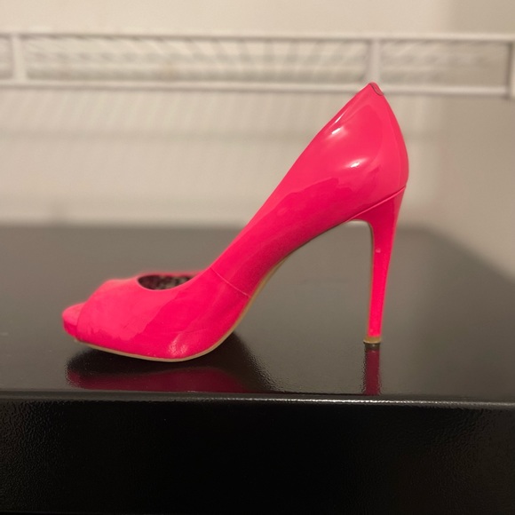 High Heels - Picture 2 of 5